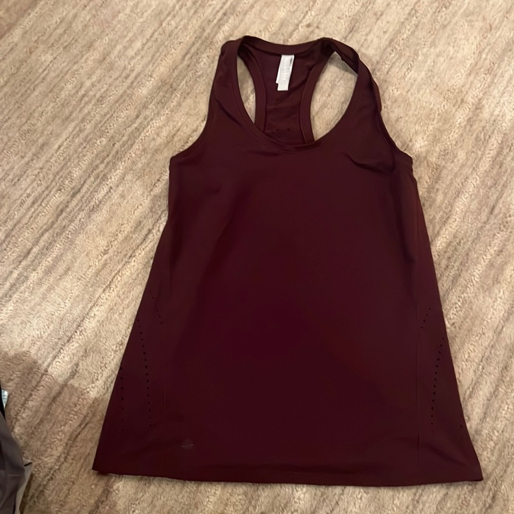 Athleta scoop vented tank top.